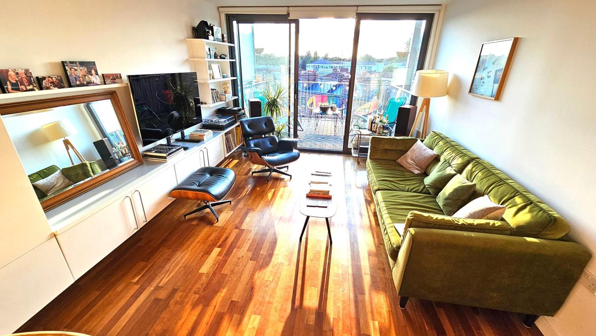 Roof Terrace, 2-bed 2-bath, Stoke Newington Appartamento Londra