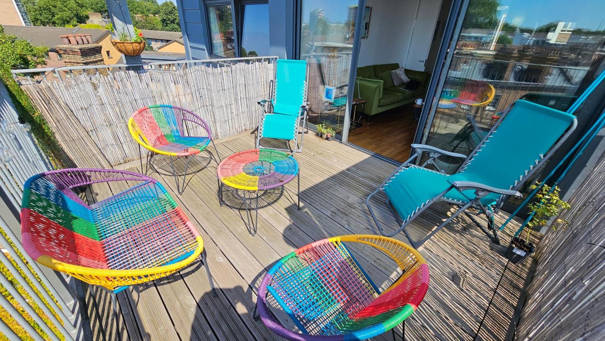 Appartamento Roof Terrace, 2-bed 2-bath, Stoke Newington Londra