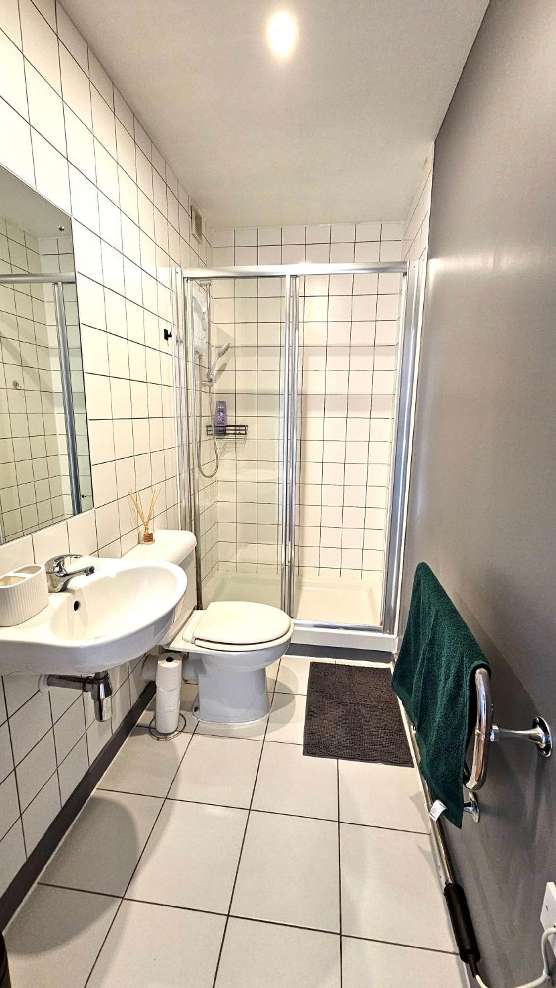 Roof Terrace, 2-bed 2-bath, Stoke Newington Appartamento *